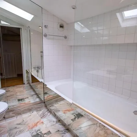 Duplex Spacieux Et Lumineux *